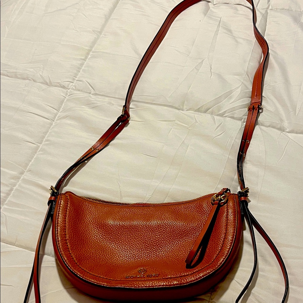 Michael Kors Elegant Tan Leather Crossbody Bag